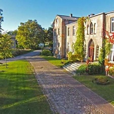 Appartamento Gutshaus Schwarzenhof Dargun Esterno foto