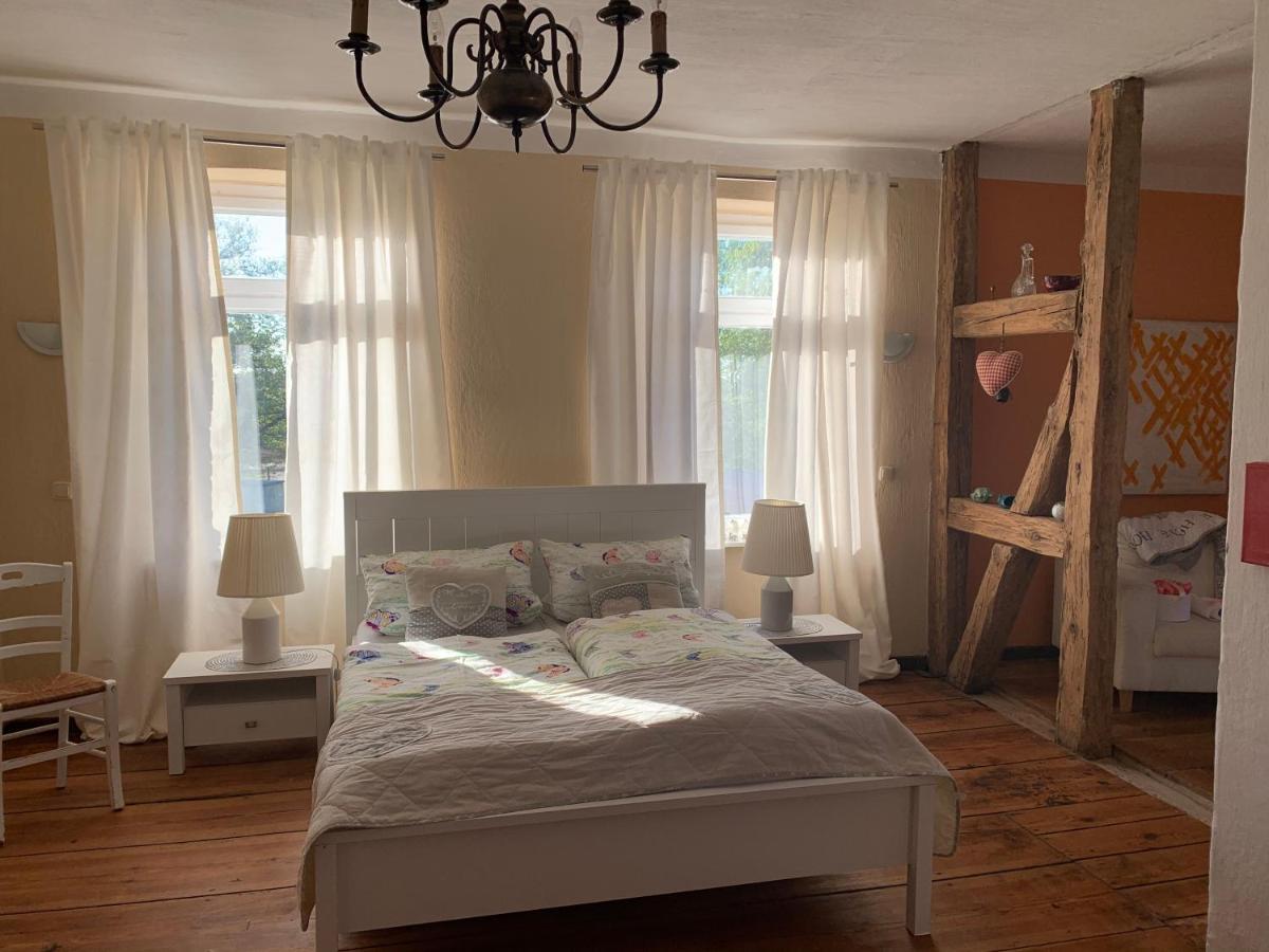 Appartamento Gutshaus Schwarzenhof Dargun Esterno foto