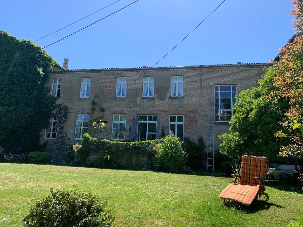 Appartamento Gutshaus Schwarzenhof Dargun Esterno foto