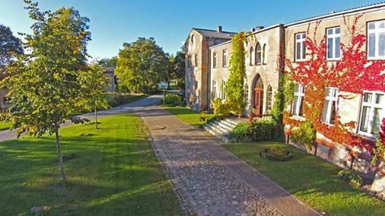 Appartamento Gutshaus Schwarzenhof Dargun Esterno foto